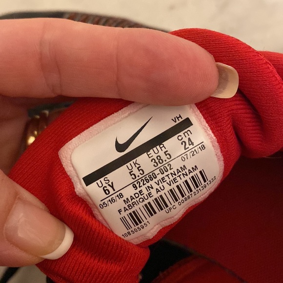 Nike Hustle Quick red black sneakers boys 6 - Picture 6 of 6